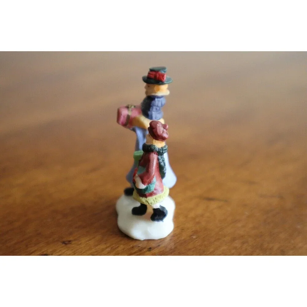 Christmas Village Figurine Child Girl Mother Nanny Woman Gifts Present Wreath 2